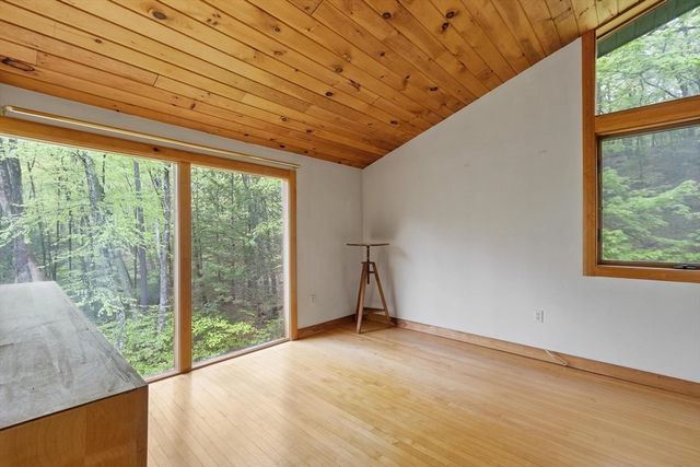 75 West St, Pepperell, MA 01463