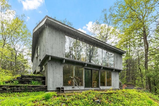75 West St, Pepperell, MA 01463