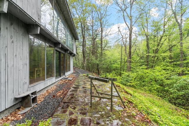 75 West St, Pepperell, MA 01463