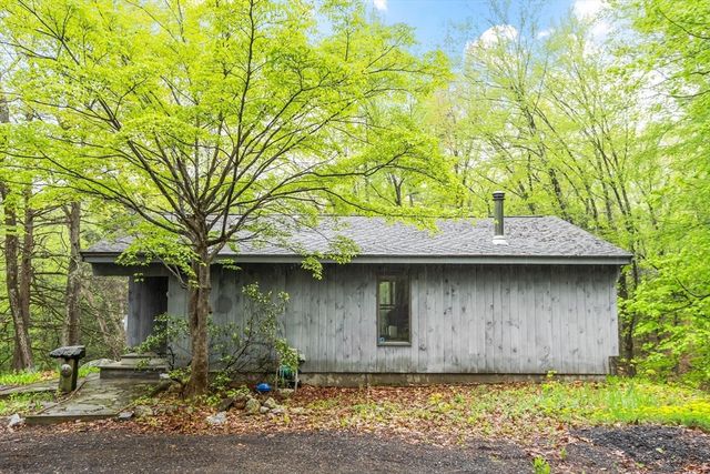 75 West St, Pepperell, MA 01463