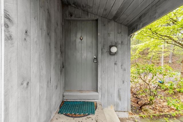 75 West St, Pepperell, MA 01463