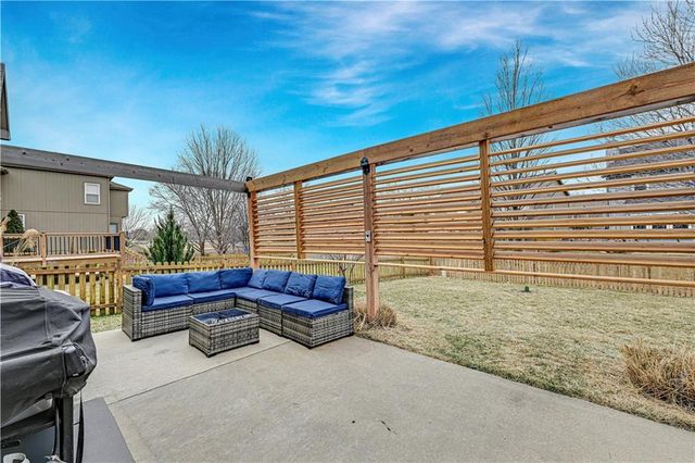 12112 S Redbud Lane, Olathe, KS 66061