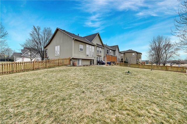 12112 S Redbud Lane, Olathe, KS 66061