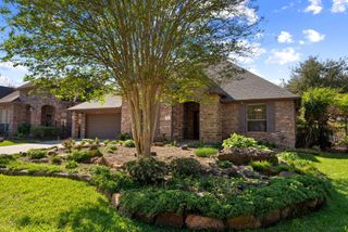 31 N Warbler Bend Circle, The Woodlands, TX 77382