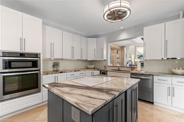 5965 Ashford LN, Naples, FL 34110