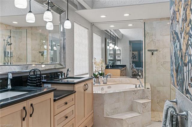 5965 Ashford LN, Naples, FL 34110