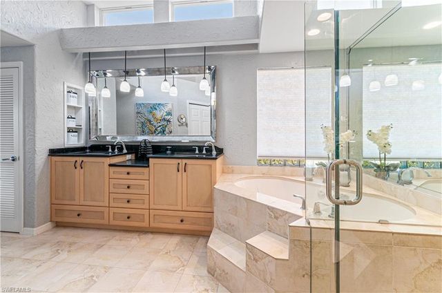 5965 Ashford LN, Naples, FL 34110