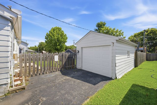 219 N Berteau Avenue, Bartlett, IL 60103