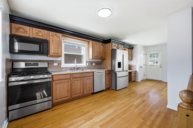 219 N Berteau Avenue, Bartlett, IL 60103