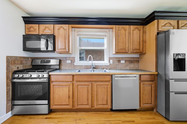 219 N Berteau Avenue, Bartlett, IL 60103