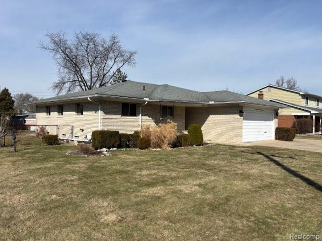35427 Moravian Drive, Sterling Heights, MI 48312