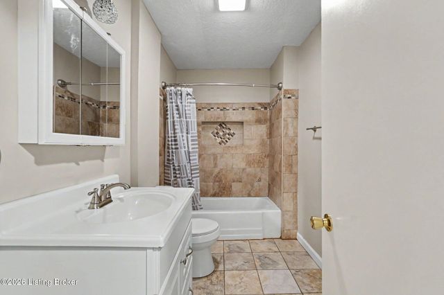 1008 Cristland Rd, Louisville, KY 40214