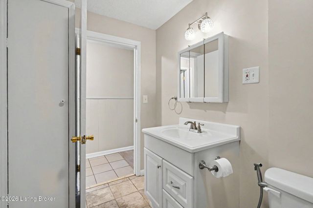 1008 Cristland Rd, Louisville, KY 40214