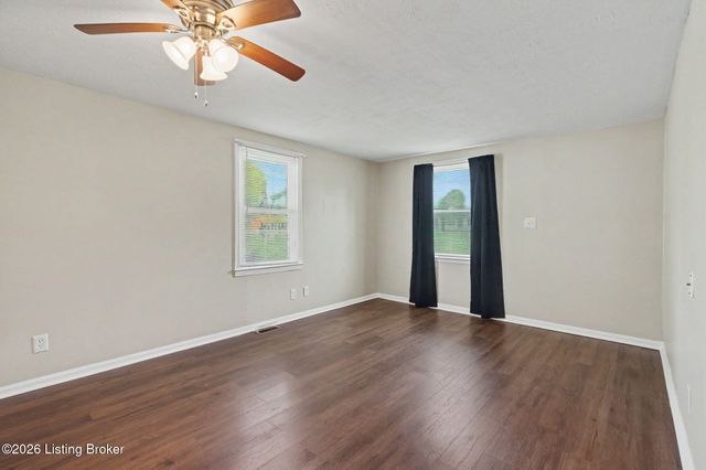 1008 Cristland Rd, Louisville, KY 40214