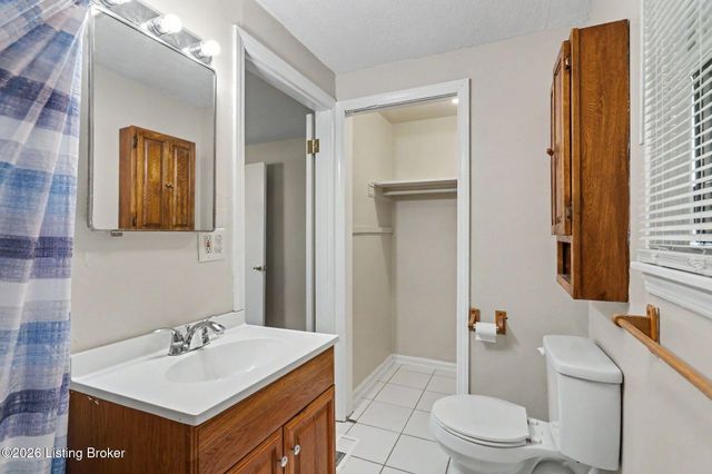 1008 Cristland Rd, Louisville, KY 40214