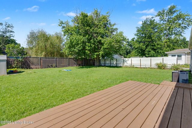 1008 Cristland Rd, Louisville, KY 40214