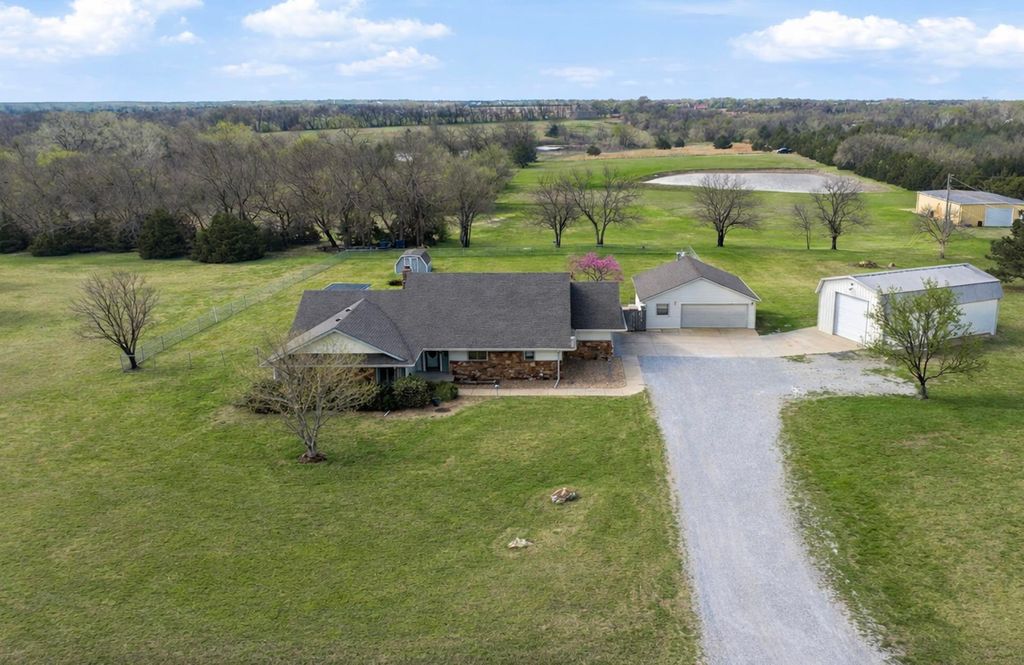 16711 SW 154th Ter, Rose Hill, KS 67133