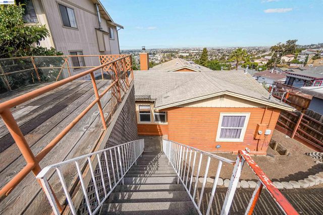 16805 President Dr, Castro Valley, CA 94578