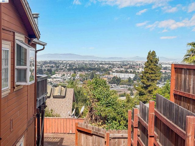 16805 President Dr, Castro Valley, CA 94578