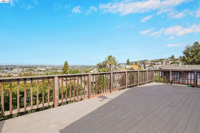 16805 President Dr, Castro Valley, CA 94578