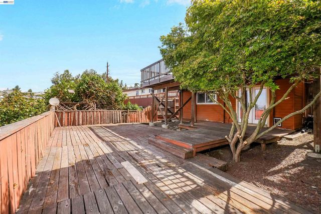 16805 President Dr, Castro Valley, CA 94578