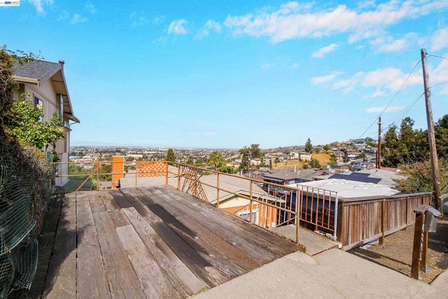 16805 President Dr, Castro Valley, CA 94578
