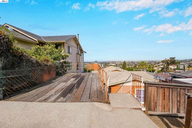 16805 President Dr, Castro Valley, CA 94578