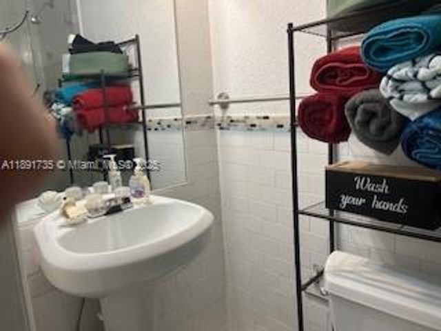 1176 NW 38th St 1, Miami, FL 33127