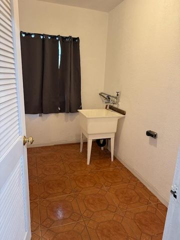 5225 E Belmont Avenue, Fresno, CA 93727