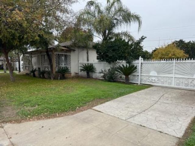 5225 E Belmont Avenue, Fresno, CA 93727
