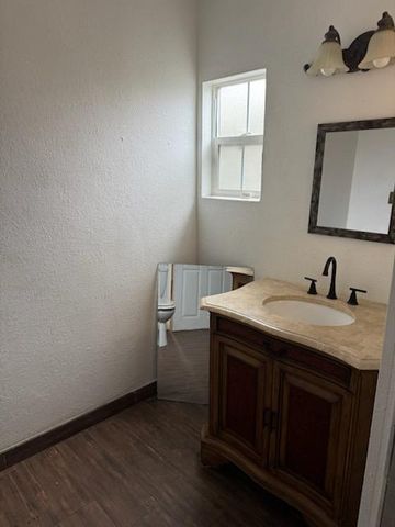 5225 E Belmont Avenue, Fresno, CA 93727