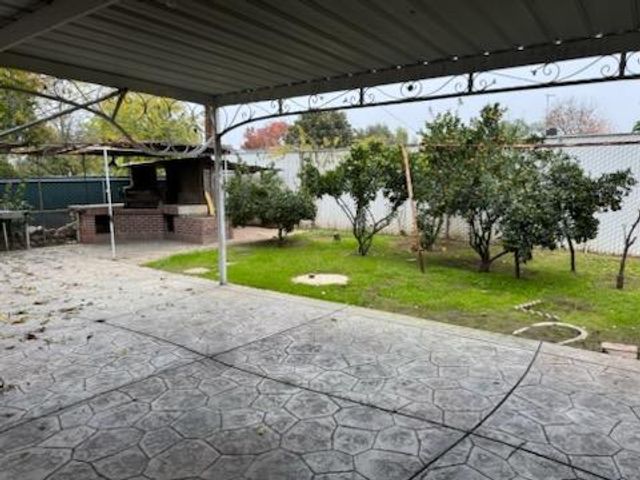 5225 E Belmont Avenue, Fresno, CA 93727