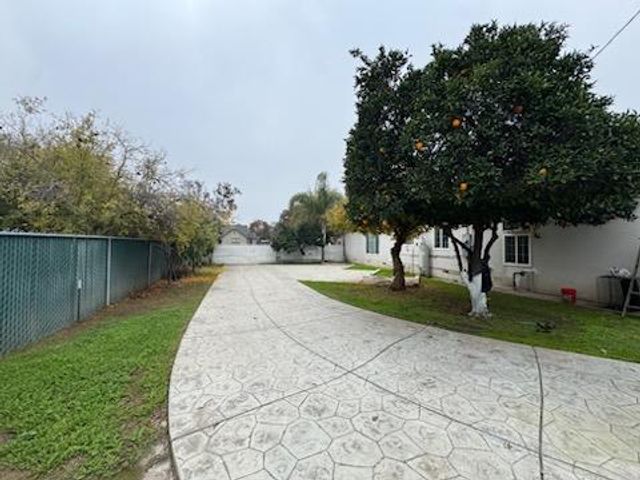 5225 E Belmont Avenue, Fresno, CA 93727