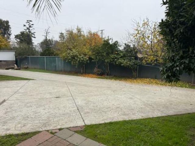 5225 E Belmont Avenue, Fresno, CA 93727