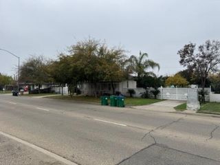 5225 E Belmont Avenue, Fresno, CA 93727