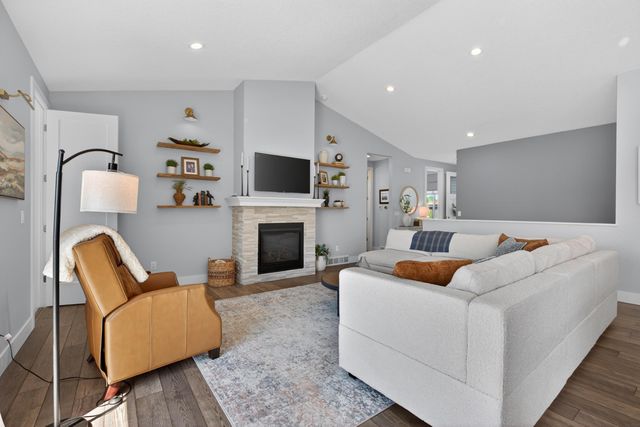 2124 Donald Drive, Cedar Falls, IA 50613