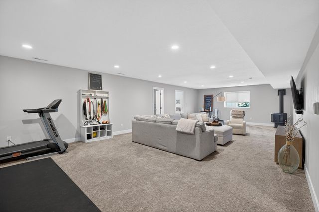 2124 Donald Drive, Cedar Falls, IA 50613