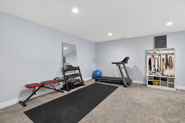 2124 Donald Drive, Cedar Falls, IA 50613