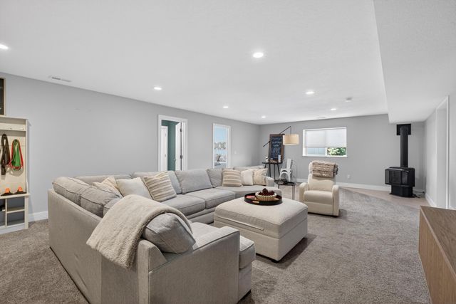2124 Donald Drive, Cedar Falls, IA 50613