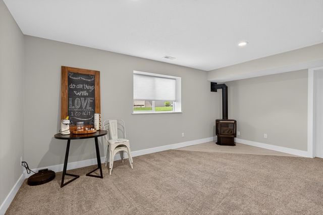 2124 Donald Drive, Cedar Falls, IA 50613