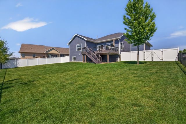 2124 Donald Drive, Cedar Falls, IA 50613