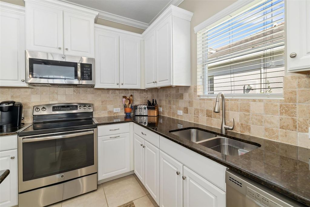 Image 16 of property listing at 5423 FAIRFIELD BOULEVARD, Bradenton, FL 34203