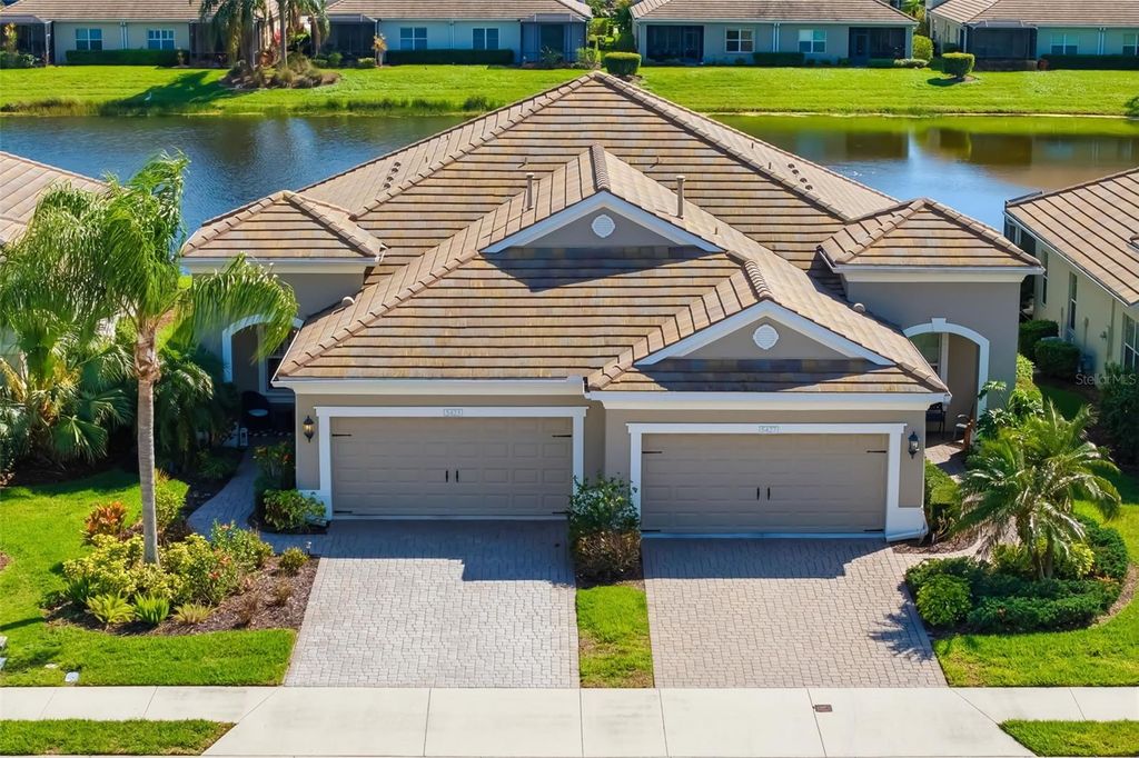 Image 3 of property listing at 5423 FAIRFIELD BOULEVARD, Bradenton, FL 34203