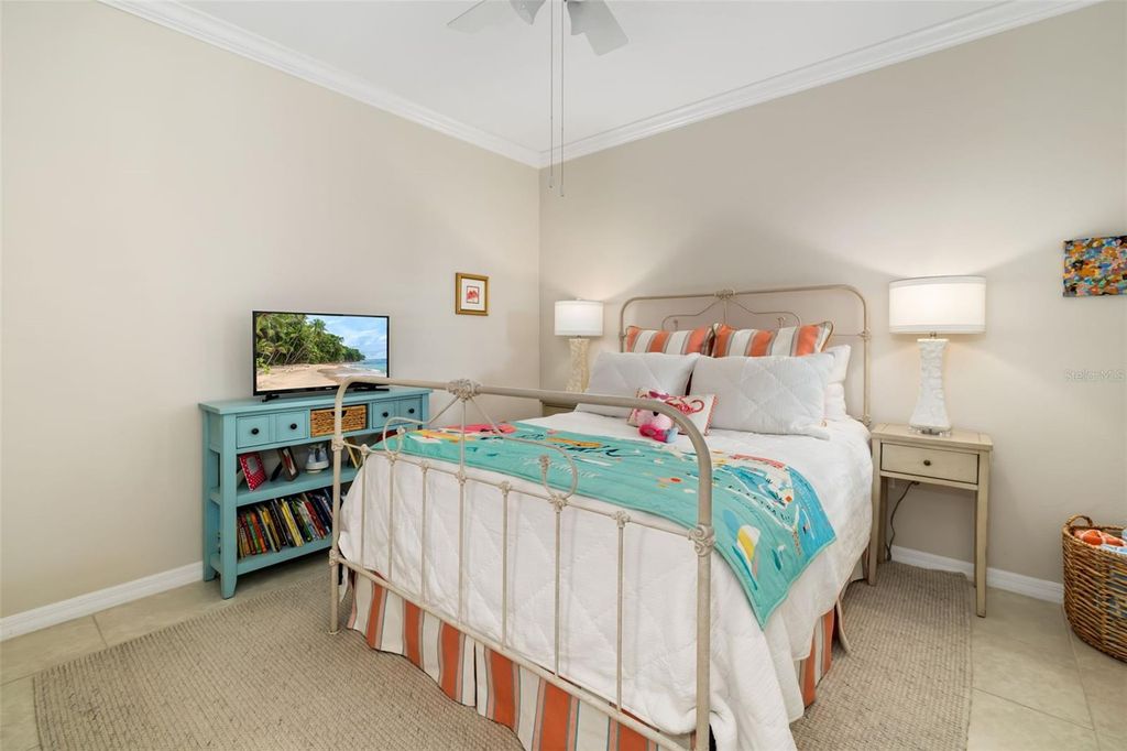 Image 8 of property listing at 5423 FAIRFIELD BOULEVARD, Bradenton, FL 34203