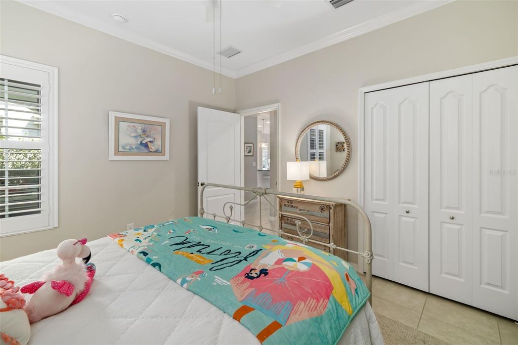 Image 9 of property listing at 5423 FAIRFIELD BOULEVARD, Bradenton, FL 34203