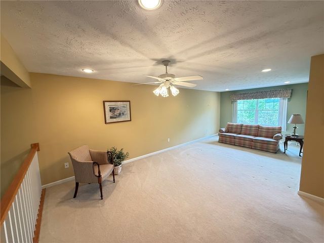 411 Chestnut Ln, Allegheny Twp, PA 15613