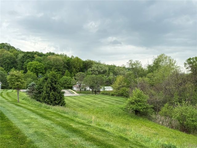 411 Chestnut Ln, Allegheny Twp, PA 15613