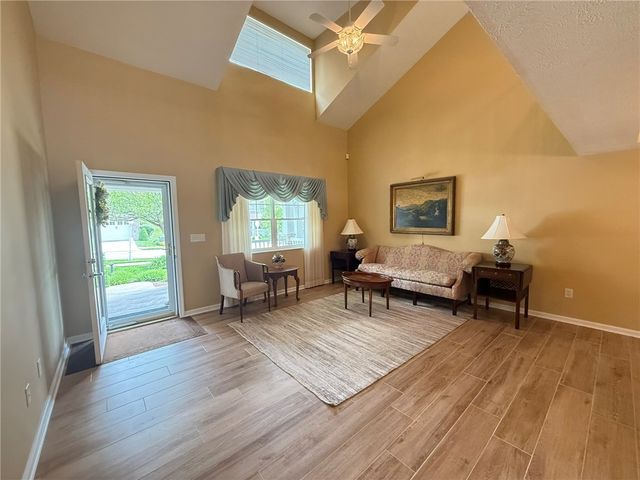 411 Chestnut Ln, Allegheny Twp, PA 15613