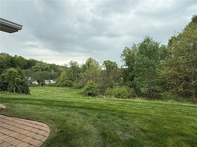 411 Chestnut Ln, Allegheny Twp, PA 15613
