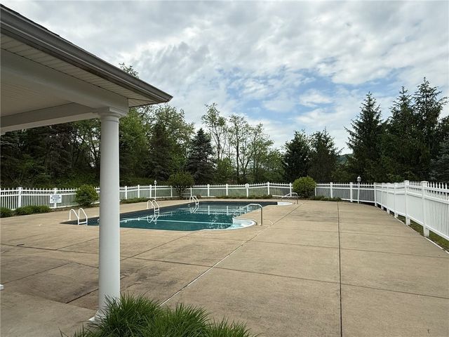 411 Chestnut Ln, Allegheny Twp, PA 15613